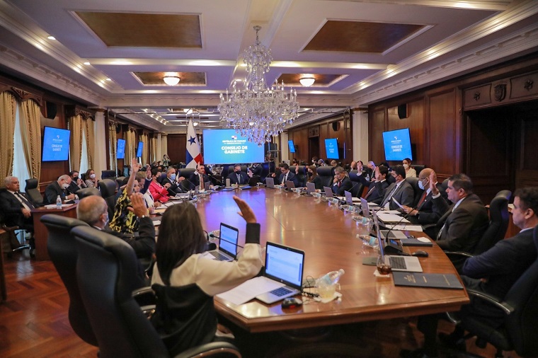 Gobierno Nacional aprueba extensión del precio del combustible a B/. 3.25